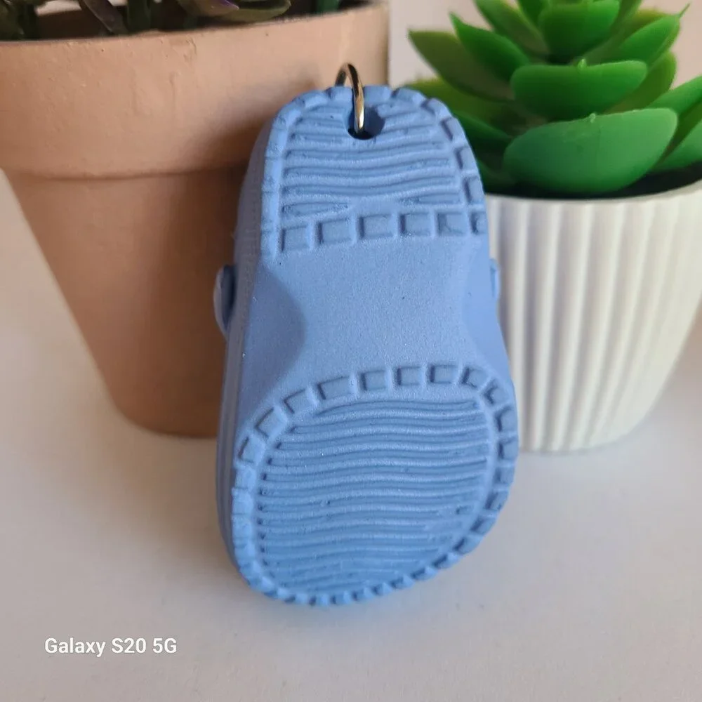 Source Unknown Blue Croc w/Colorful Clown Charm Keychain NWOT Collectible Unisex